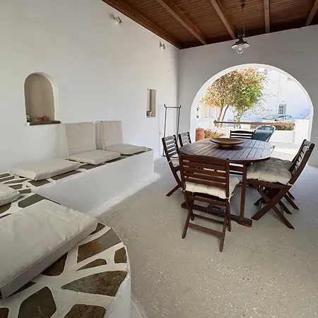 Beachfront Family Home, Filitsa House 別荘